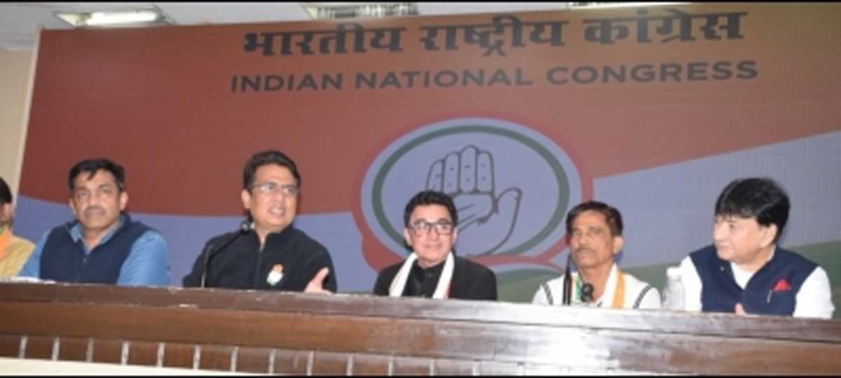 कांग्रेस ने केजरीवाल दलित, अल्पसंख्यक विरोधी पोस्टर जारी किया कांग्रेस ने केजरीवाल दलित, अल्पसंख्यक विरोधी पोस्टर जारी किया